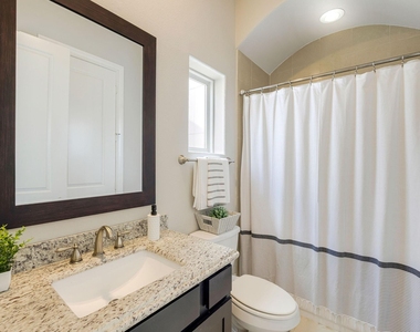 253 E 27th Street - Photo Thumbnail 14