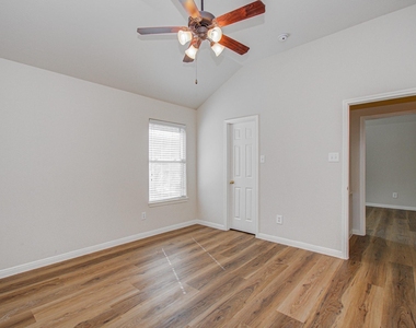 17611 Emerald Garden Lane - Photo Thumbnail 11