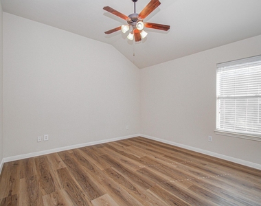 17611 Emerald Garden Lane - Photo Thumbnail 10