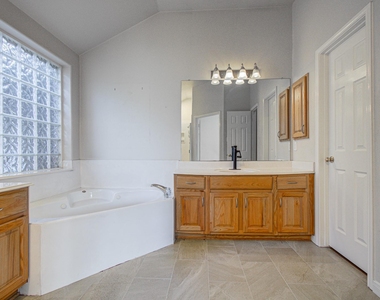 17611 Emerald Garden Lane - Photo Thumbnail 37