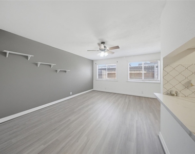 11002 Hammerly Boulevard - Photo Thumbnail 4