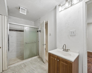 10910 Keese Drive - Photo Thumbnail 7