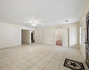 10910 Keese Drive - Photo Thumbnail 9