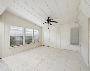 10910 Keese Drive - Photo Thumbnail 16