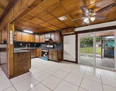 10910 Keese Drive - Photo Thumbnail 3