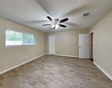 1506 Seagate Lane - Photo Thumbnail 10