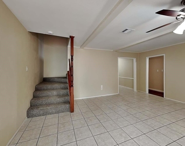 1506 Seagate Lane - Photo Thumbnail 3