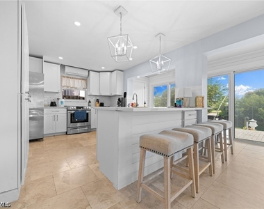 1360 Chesapeake Avenue - Photo Thumbnail 12