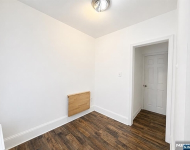 144 Johnston - Photo Thumbnail 4