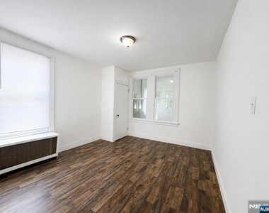 144 Johnston - Photo Thumbnail 3