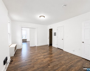 144 Johnston - Photo Thumbnail 1