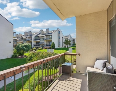 105 W Ridge - Photo Thumbnail 4