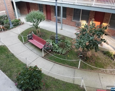 164 Clinton - Photo Thumbnail 10
