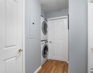 164 Clinton - Photo Thumbnail 9