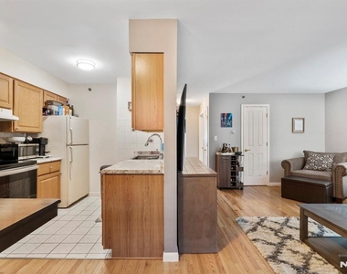 164 Clinton - Photo Thumbnail 4