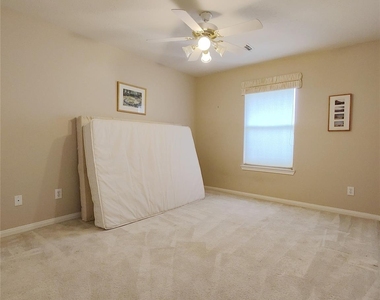 1035 Sussex Trail - Photo Thumbnail 14