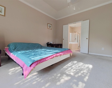 1035 Sussex Trail - Photo Thumbnail 9