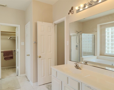 1035 Sussex Trail - Photo Thumbnail 18