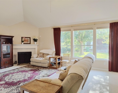 1035 Sussex Trail - Photo Thumbnail 2
