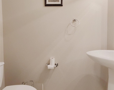 1035 Sussex Trail - Photo Thumbnail 21