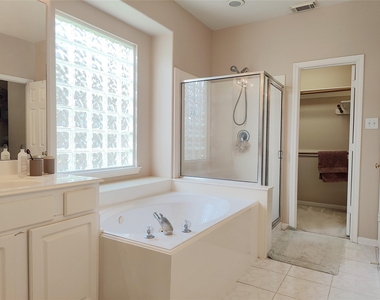 1035 Sussex Trail - Photo Thumbnail 17