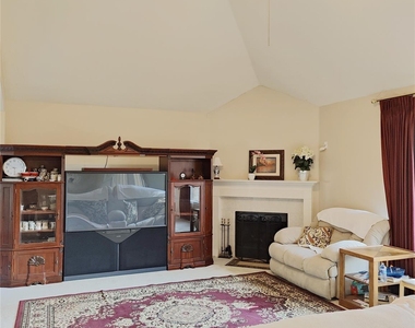 1035 Sussex Trail - Photo Thumbnail 3