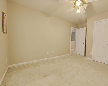 1035 Sussex Trail - Photo Thumbnail 10