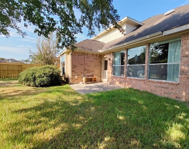 1035 Sussex Trail - Photo Thumbnail 23