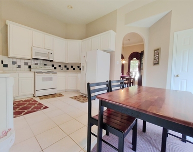 1035 Sussex Trail - Photo Thumbnail 8
