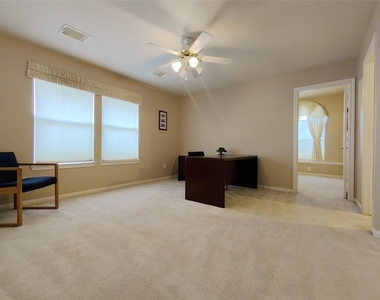 1035 Sussex Trail - Photo Thumbnail 16