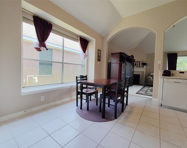 1035 Sussex Trail - Photo Thumbnail 7