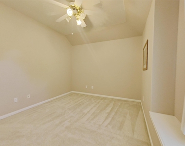 1035 Sussex Trail - Photo Thumbnail 12