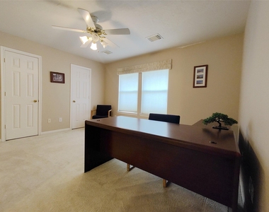 1035 Sussex Trail - Photo Thumbnail 13