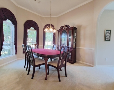 1035 Sussex Trail - Photo Thumbnail 5