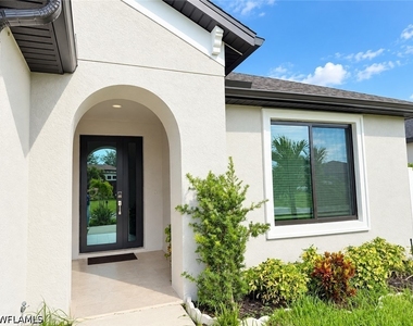 133 Sw 33rd Place - Photo Thumbnail 1