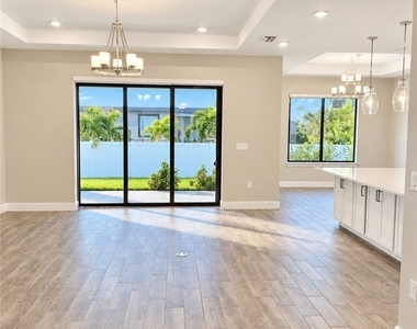 133 Sw 33rd Place - Photo Thumbnail 5
