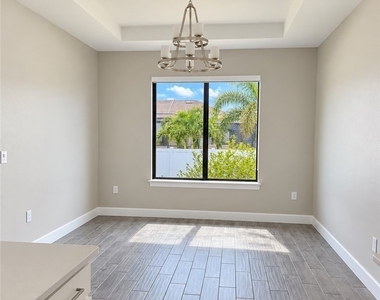 133 Sw 33rd Place - Photo Thumbnail 9
