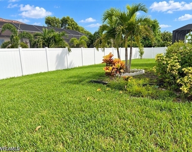 133 Sw 33rd Place - Photo Thumbnail 24