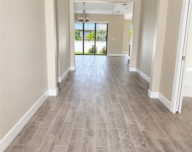 133 Sw 33rd Place - Photo Thumbnail 3