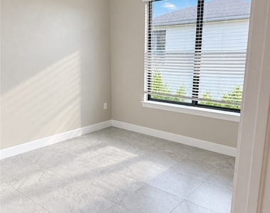 133 Sw 33rd Place - Photo Thumbnail 23