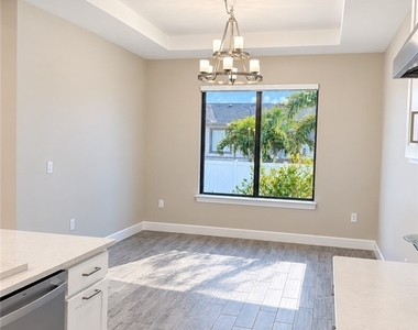 133 Sw 33rd Place - Photo Thumbnail 8