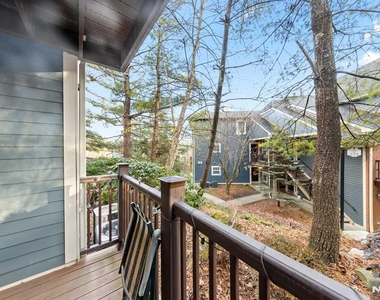 208 Cambridge - Photo Thumbnail 10