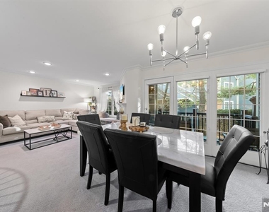 208 Cambridge - Photo Thumbnail 5