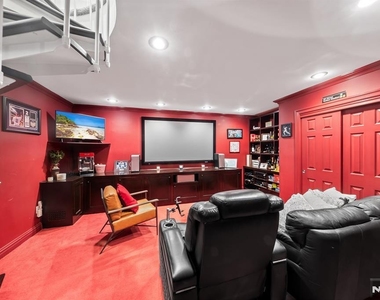 208 Cambridge - Photo Thumbnail 20