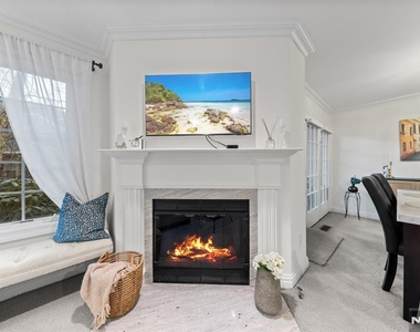 208 Cambridge - Photo Thumbnail 3