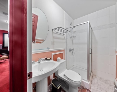 208 Cambridge - Photo Thumbnail 23