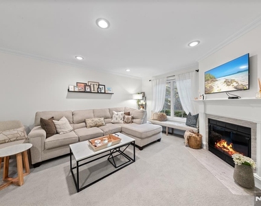 208 Cambridge - Photo Thumbnail 1