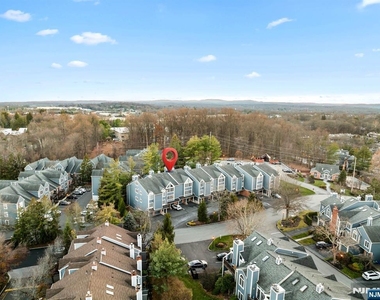 208 Cambridge - Photo Thumbnail 27