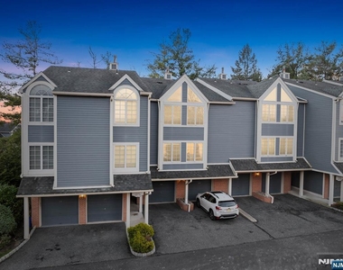 208 Cambridge - Photo Thumbnail 26