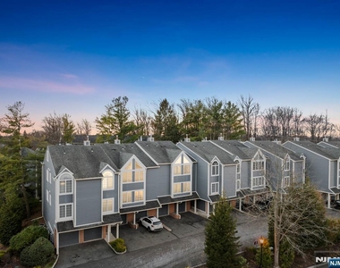 208 Cambridge - Photo Thumbnail 25